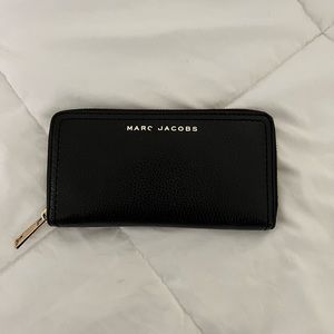 Marc Jacobs Groove Zip Around Wallet